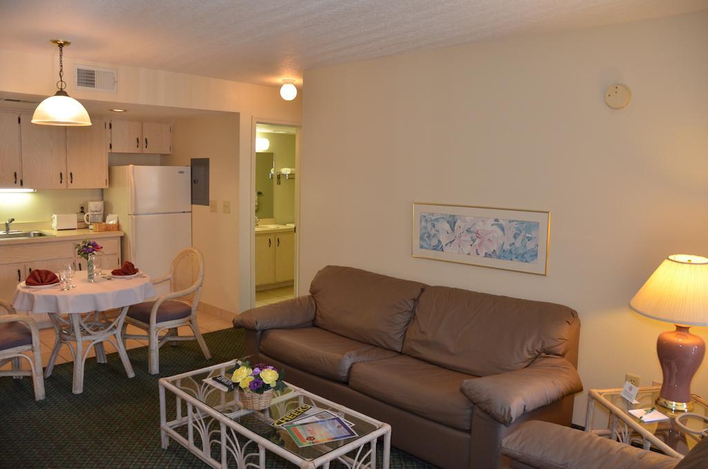 Cypress Cove Nudist Resort Poinciana Room photo